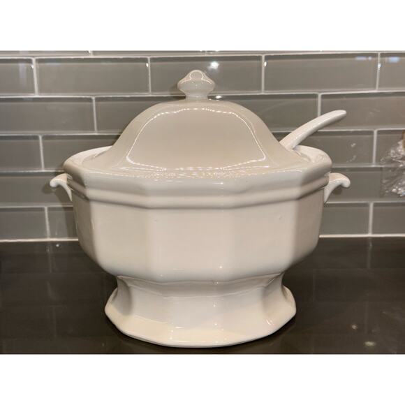Vintage Pfaltzgraff Heritage White Soup Tureen With Lid & Ladle Made in USA - Picture 1 of 7